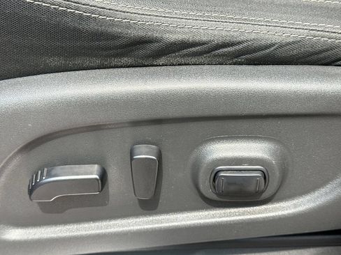 Used 2019 Nissan Titan SV w/ SV Convenience Package AWD/4WD image 14
