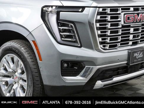 Used 2025 GMC Yukon Denali AWD/4WD image 35