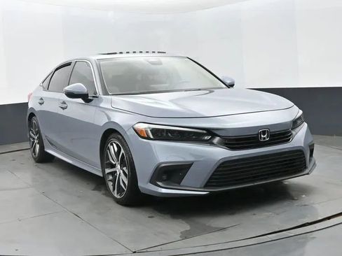 Used 2024 Honda Civic Touring image 2