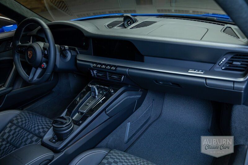 Used 2026 Porsche 911 Carrera GTS RWD image 9