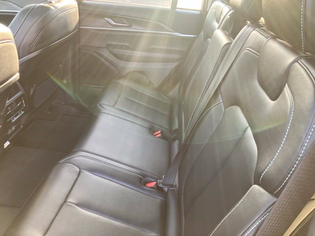 Used 2023 Jeep Grand Cherokee Limited w/ Black Appearance Package AWD/4WD image 25