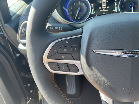 New 2026 Chrysler Pacifica Pinnacle image 18