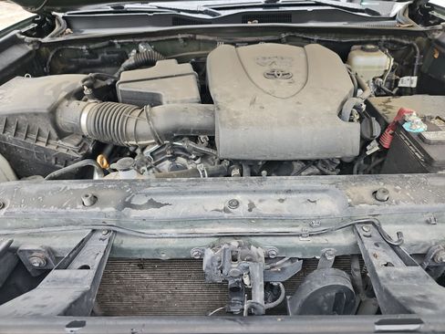 Used 2022 Toyota Tacoma TRD Off-Road image 21