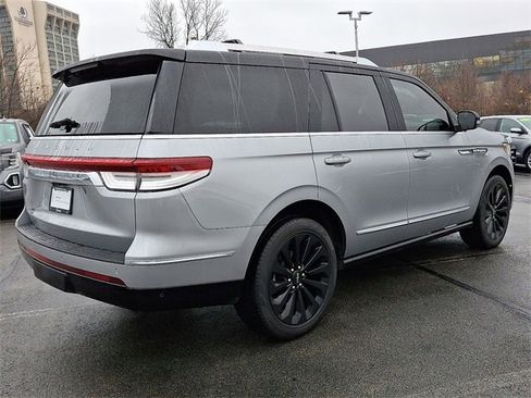 Used 2024 Lincoln Navigator Reserve image 6