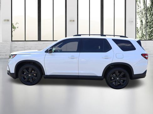 Used 2025 Honda Pilot Black Edition image 2