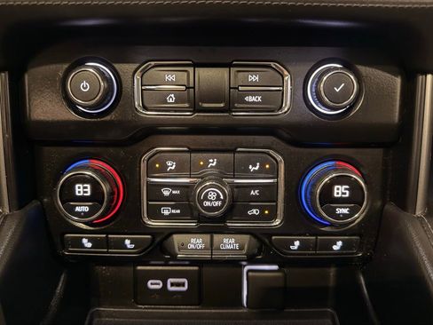 Used 2021 Chevrolet Tahoe Z71 w/ Z71 Signature Package image 27