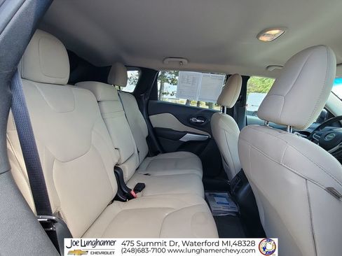 Used 2017 Jeep Cherokee Latitude w/ Safety/Convenience Group FWD image 26