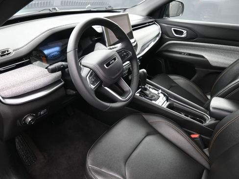 Used 2024 Jeep Compass Latitude image 18