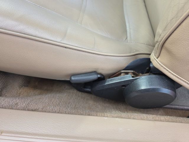 Used 2004 Ford Mustang Convertible RWD image 19