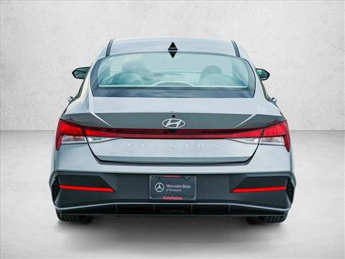 Used 2024 Hyundai Elantra SEL FWD image 6