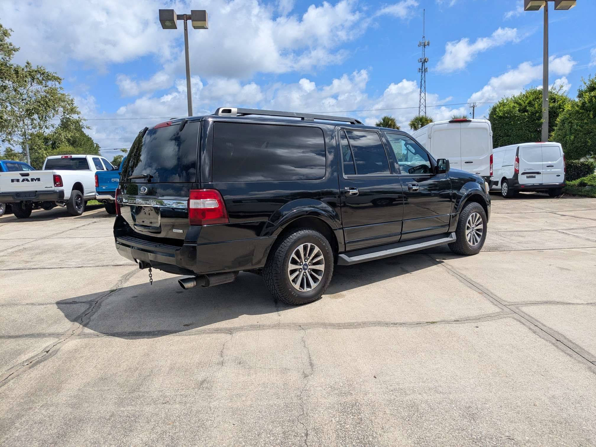 Used 2016 Ford Expedition EL XLT w/ Equipment Group 202A RWD image 4