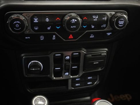 Certified 2022 Jeep Wrangler Unlimited Sahara AWD/4WD image 35