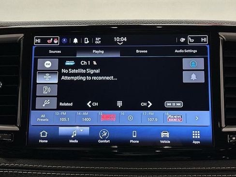 Used 2023 Chrysler Pacifica Touring-L image 11