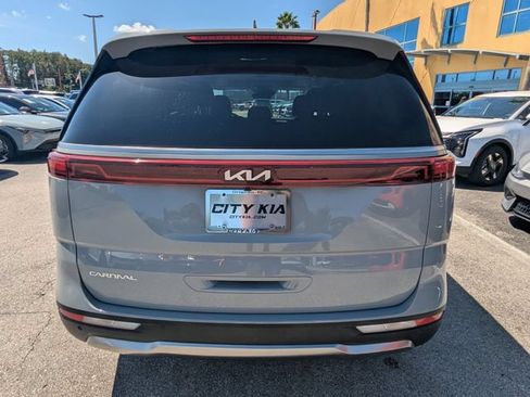 Certified 2024 Kia Carnival SX Prestige FWD image 5