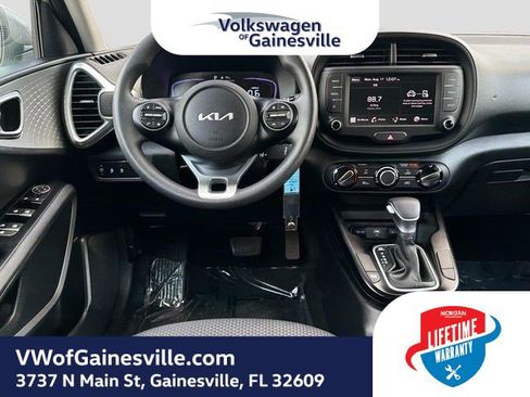 Used 2025 Kia Soul LX w/ LX Technology Package FWD image 14