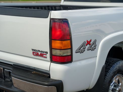 Used 2004 GMC Sierra 2500 SLE w/ Heavy-Duty Power Package AWD/4WD image 19