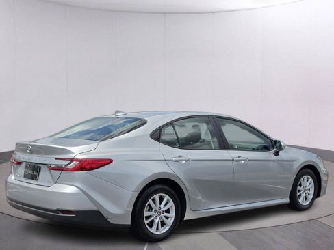 Used 2025 Toyota Camry LE FWD image 5