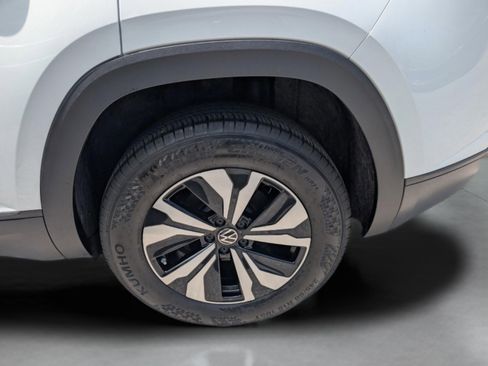 Used 2025 Volkswagen Atlas Cross Sport SE FWD image 32