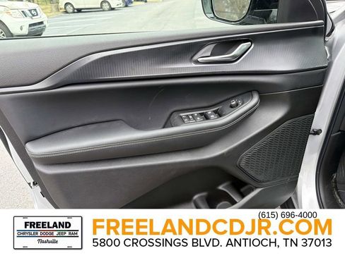 New 2025 Jeep Grand Cherokee Altitude w/ Trailer Tow Package AWD/4WD image 19