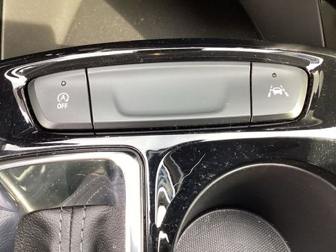 Used 2025 Chevrolet Trax LT w/ LT Convenience Package image 33