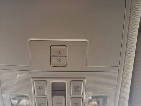 Used 2018 Volkswagen Tiguan SEL w/ 3rd Row Seat Package image 27