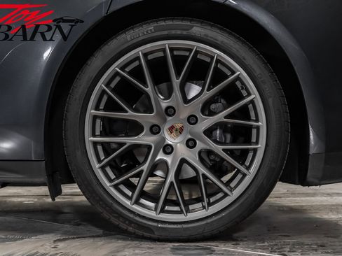 Used 2018 Porsche Panamera 4 image 18