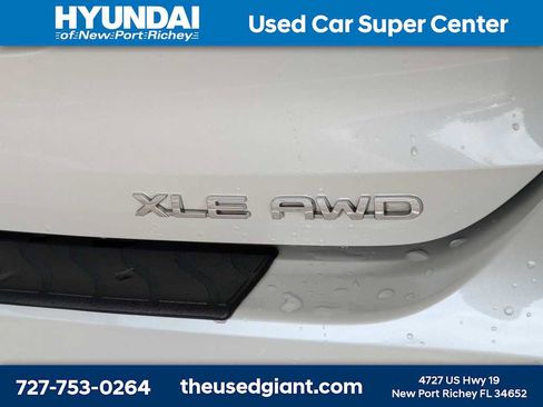 Used 2021 Toyota Highlander XLE AWD/4WD image 15