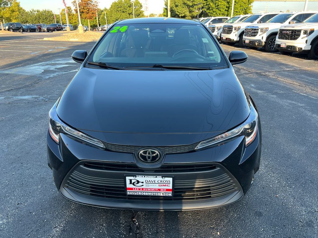 Used 2024 Toyota Corolla LE FWD image 3