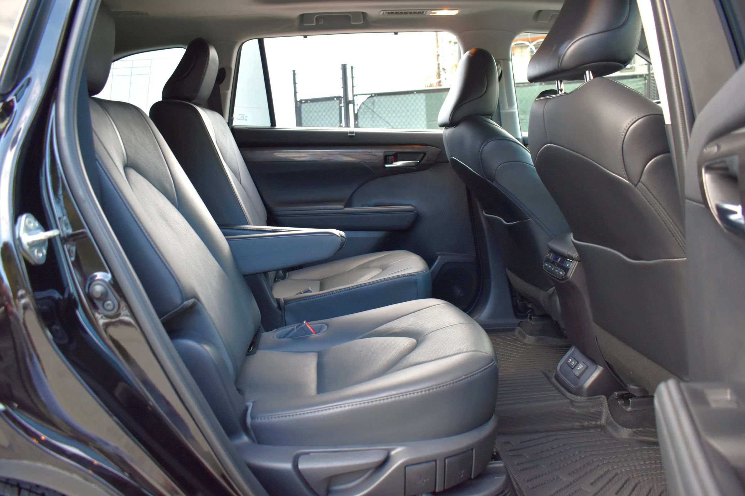 Used 2021 Toyota Highlander Platinum AWD/4WD image 30