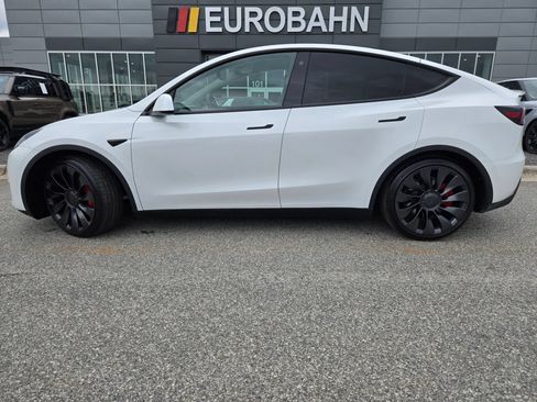 Used 2023 Tesla Model Y Performance AWD/4WD image 2