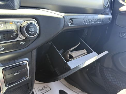 Used 2018 Jeep Wrangler Unlimited Sport S AWD/4WD image 34