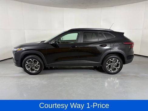 Used 2024 Chevrolet Trax LT FWD image 6