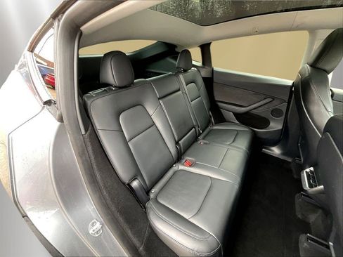 Used 2024 Tesla Model Y Long Range AWD/4WD image 24