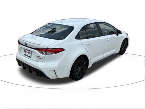 Used 2024 Toyota Corolla SE image 3