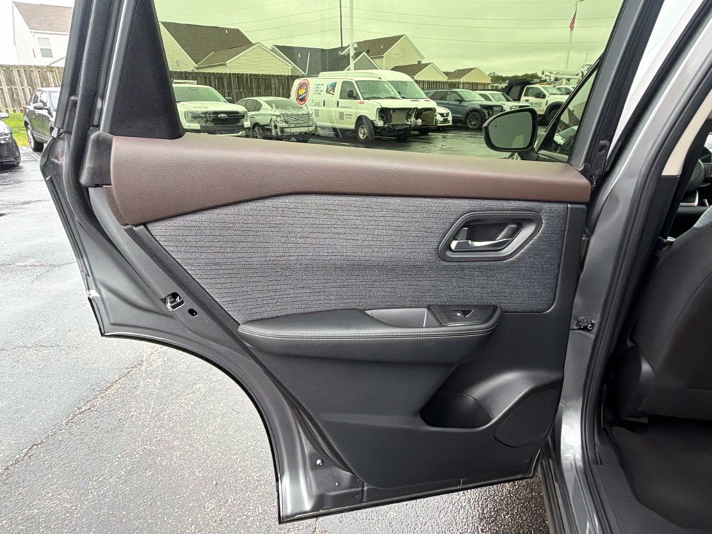 Used 2023 Nissan Rogue SV AWD/4WD image 27