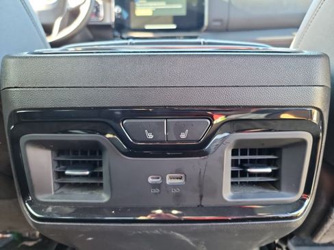 Used 2025 GMC Sierra 1500 AT4 w/ AT4 Premium Package AWD/4WD image 13