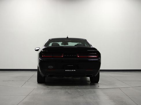 Used 2016 Dodge Challenger R/T image 5