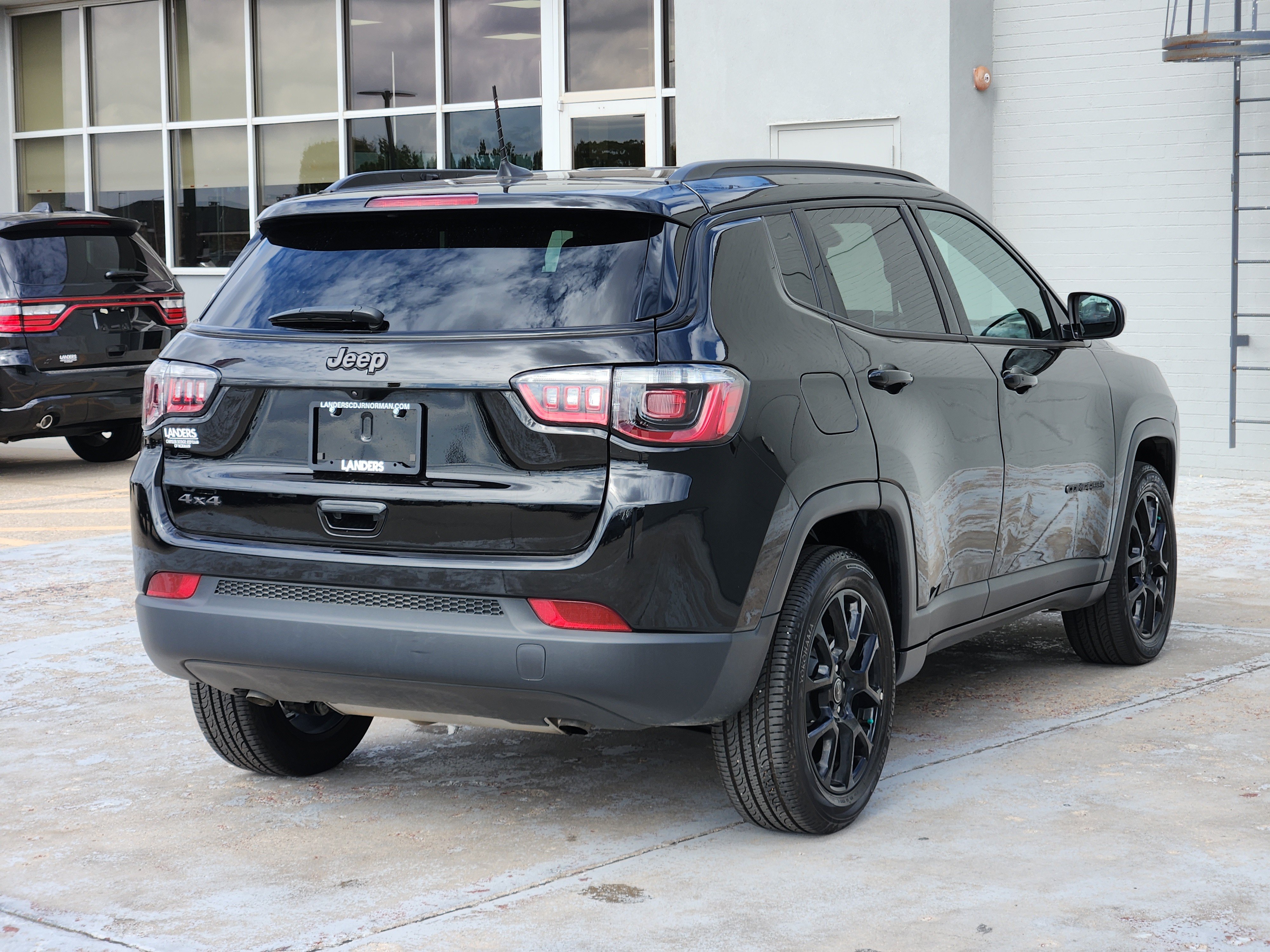 Used 2026 Jeep Compass Latitude AWD/4WD image 8