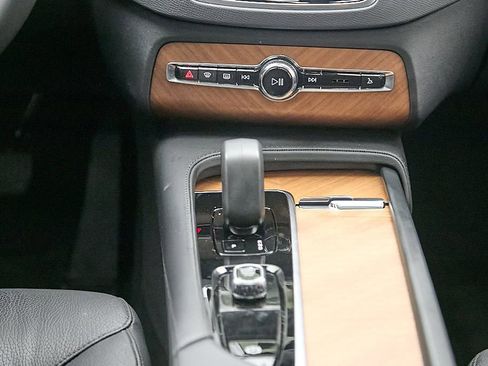 Certified 2024 Volvo XC90 T8 Plus AWD/4WD image 31