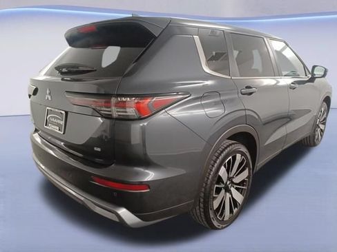 Used 2025 Mitsubishi Outlander SE FWD image 7