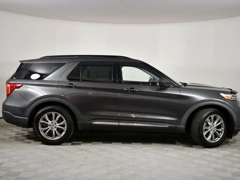 Used 2020 Ford Explorer XLT w/ Equipment Group 202A image 3