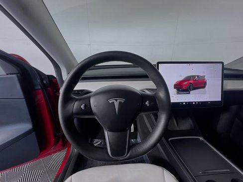 Used 2022 Tesla Model Y Performance image 13