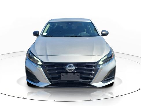 Used 2024 Nissan Altima 2.5 S FWD image 2