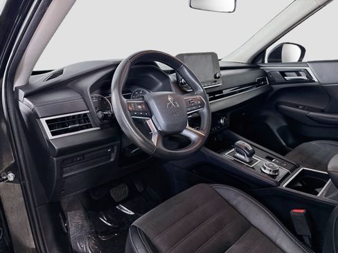 Used 2023 Mitsubishi Outlander SE Black Edition FWD image 23