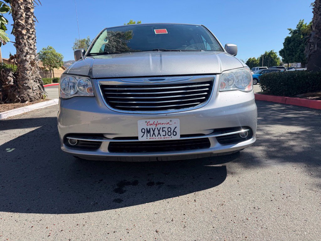 Used 2016 Chrysler Town & Country Touring FWD image 4