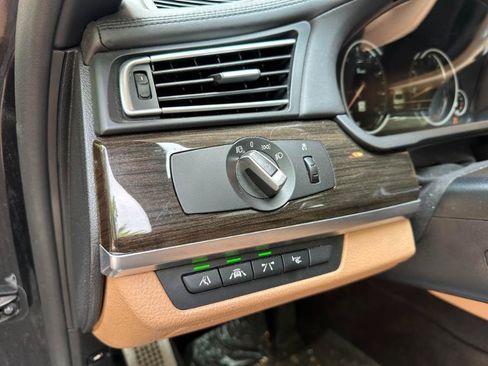 Used 2014 BMW 750Li RWD image 26