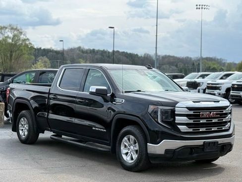 Used 2023 GMC Sierra 1500 SLE w/ Enhanced Capability Package AWD/4WD image 32