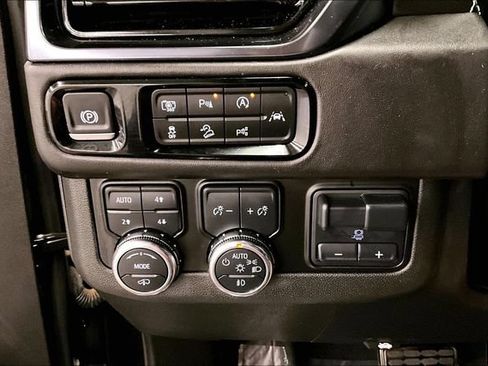 Used 2025 GMC Yukon AT4 Ultimate AWD/4WD image 39