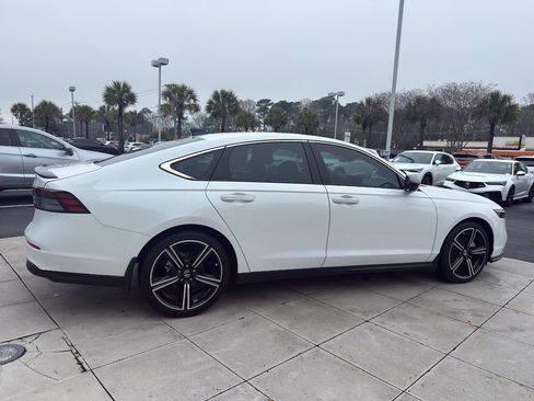 Used 2025 Honda Accord Sport image 5