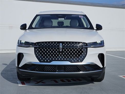New 2026 Lincoln Nautilus Premier image 2